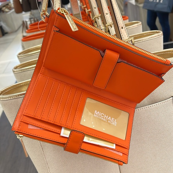 MICHAEL KORS
Jet Set Large Ombré Logo Double-Zip Wristlet-Wallet-Phone Case - Picture 13 of 16